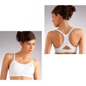 NWT NIKE MEDIUM CONTROL STRENGTH WIRE-FREE SPORTS